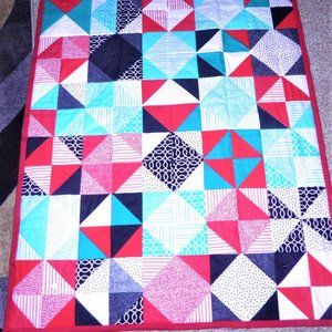 TURQUOISE MULTI-COLORED GEOMETRIC-STYLE QUILT